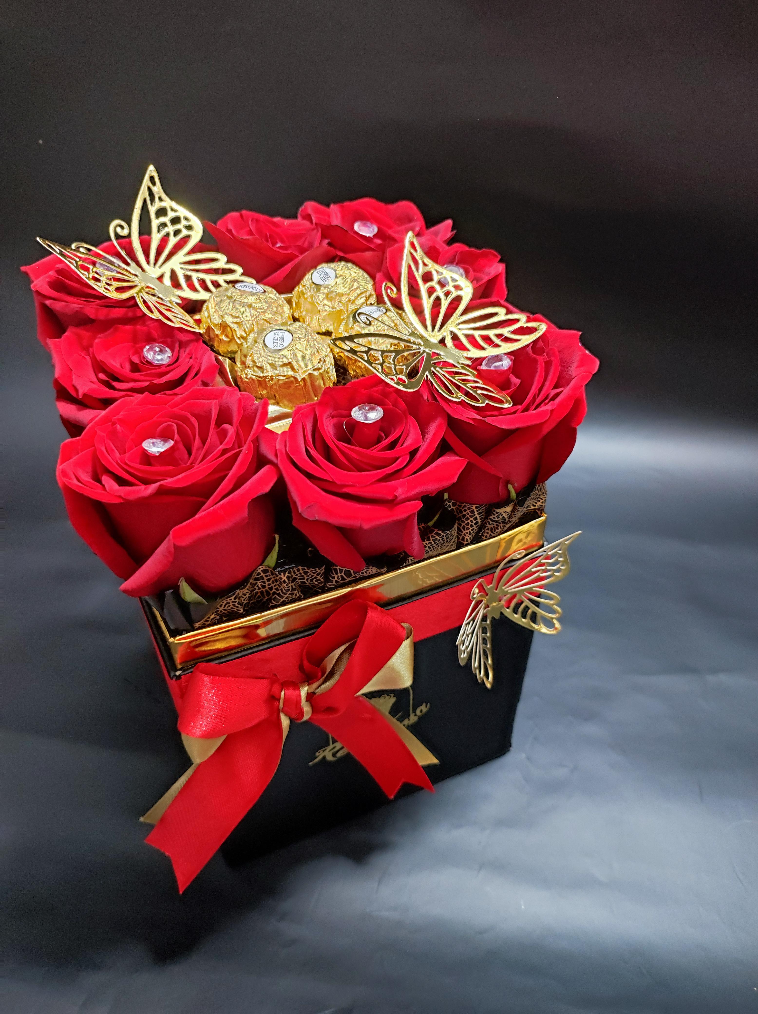 Love Box-Rosas y chocolates - imagen del producto